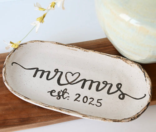 Etta B Mr & Mrs est 2025 Platter