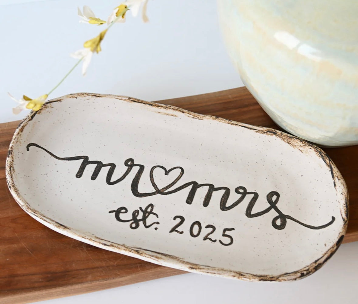 Etta B Mr & Mrs est 2025 Platter
