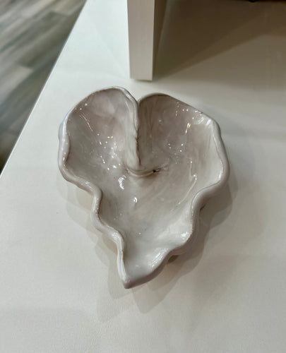 Tab White Ruffle Heart