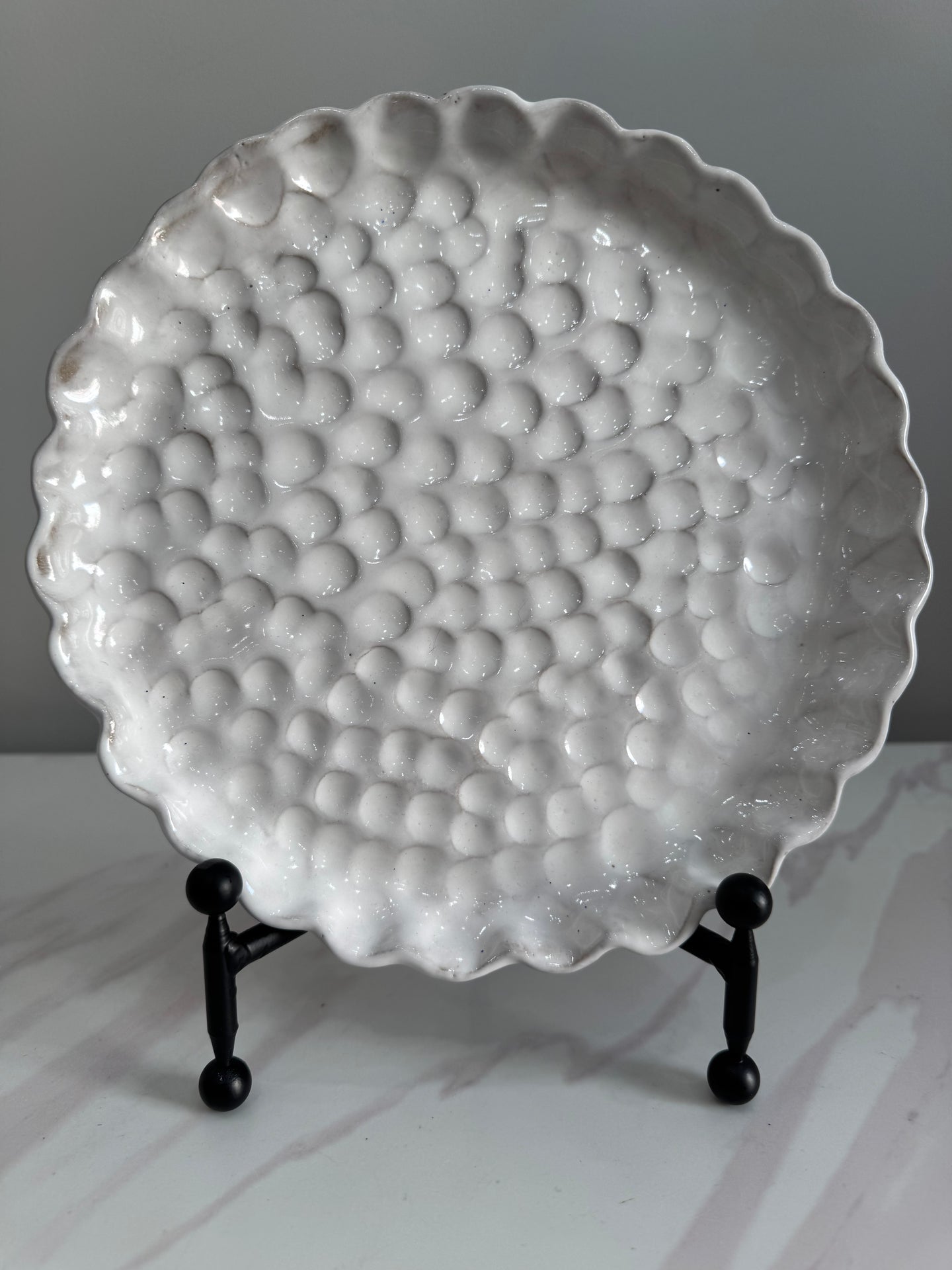Tab Boren Medium White Dot Textured Plate
