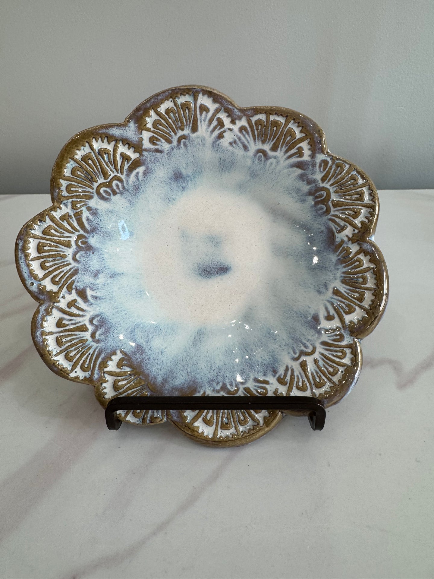 Tab Boren Small Scalloped Textured Plate