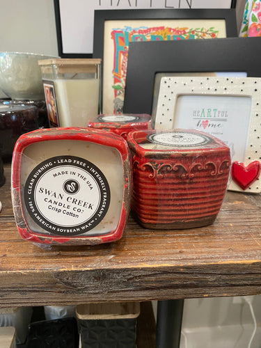 Swan Creek Red Candles (Crisp Cotton)